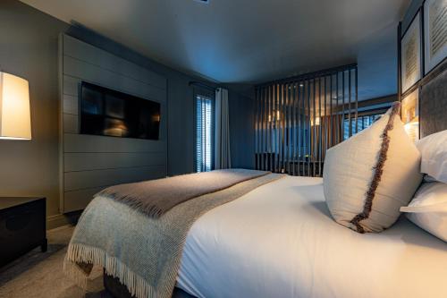 Signature Suite