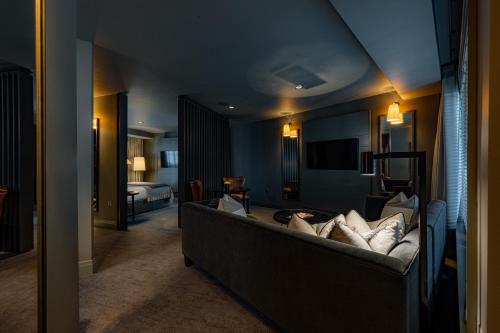 Signature Suite