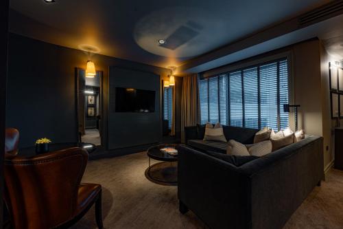 Signature Suite