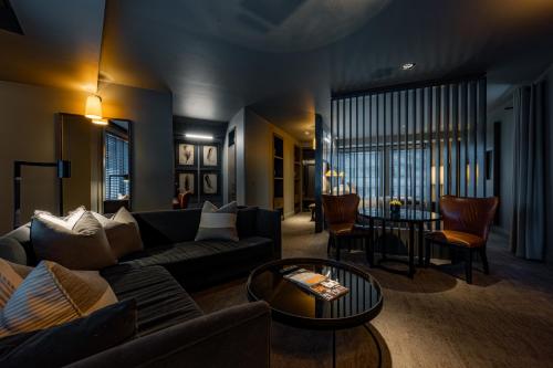 Signature Suite