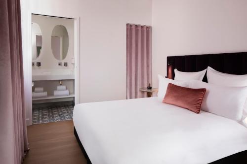 Signature Suite