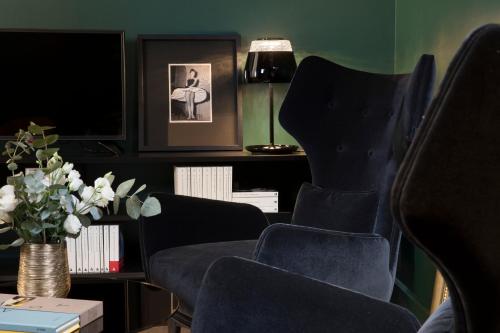 Signature Suite