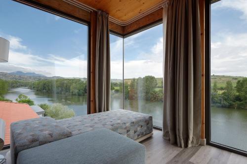 Deluxe King Room with River View