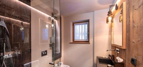Deluxe Room (2 Adults + 1 Child)