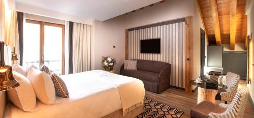 Junior Suite (2 Adults + 1 Child)