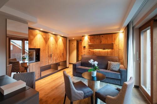 Suite (2 Adults + 1 Child)