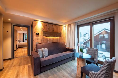 Suite (2 Adults + 1 Child)