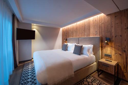 Suite (2 Adults + 1 Child)