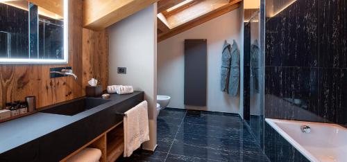 Rooftop Suite with Mountain View