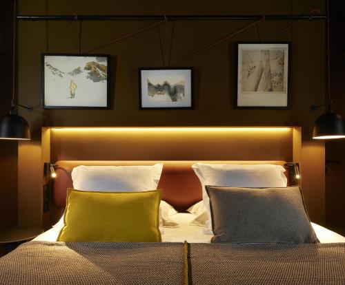Standard Double Suite