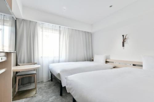Standard Twin Room (Non-Smoking)