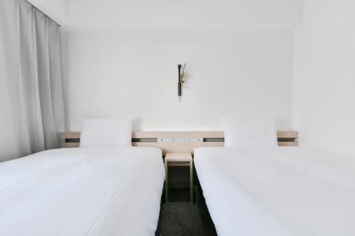 Standard Twin Room (Non-Smoking)