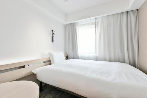 Single Room with Shower Booth - Non-Smoking - No Daily Cleaning