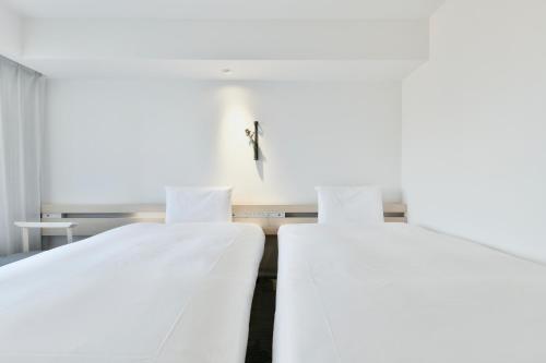 Adjoining Moderate Twin Room - Non-Smoking