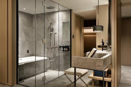 Chapter 2 King Executive (High Floor)