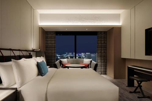 Chapter 1 King Executive (High Floor)