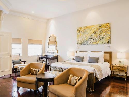 Sanctuary River Room