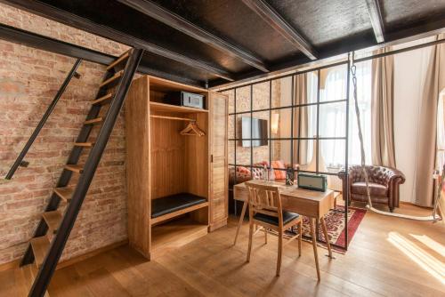 Lulus Suite