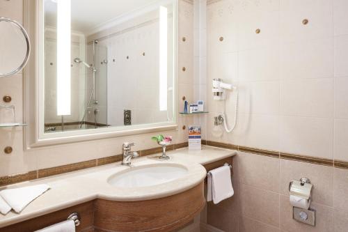 Doppelzimmer Landseite mit Balkon