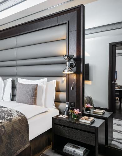 Savoy Suite