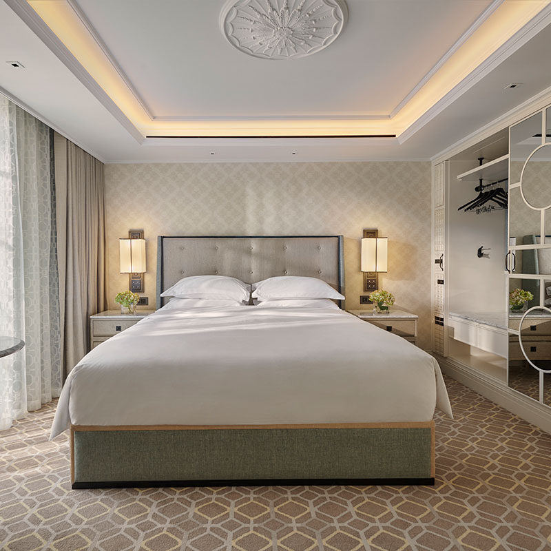 1 King Bed City View