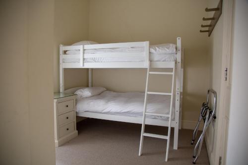 Family Room (2 adults + 2 children)