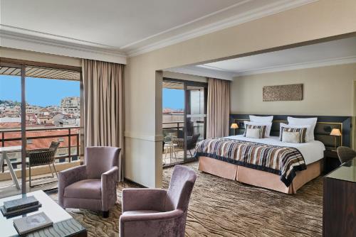 Deluxe Suite with Terrace