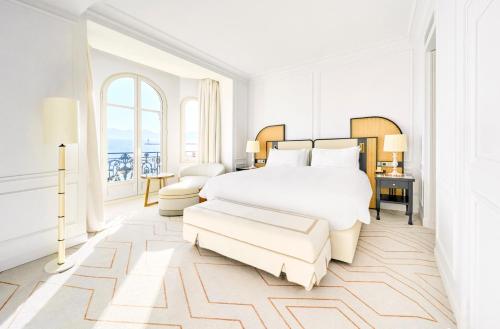 One-Bedroom Suite with Sea View