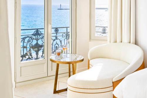 One-Bedroom Suite with Sea View