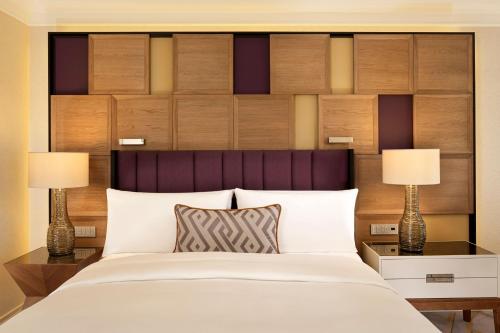 Club King Room with Club Lounge Access