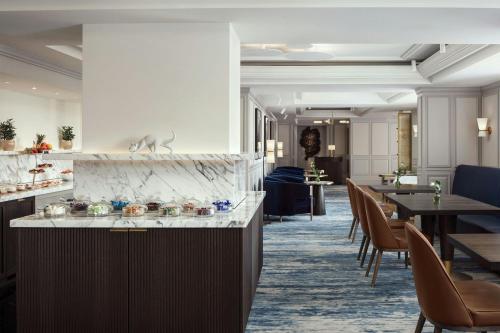 Club King Room with Club Lounge Access