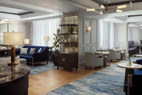 Carlton Club Suite
