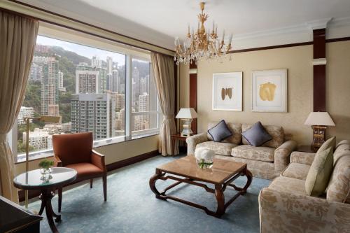 Island Shangri-La Executive King Suite