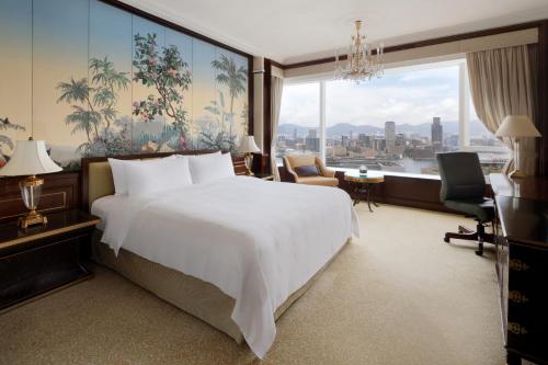 Island Shangri-La Harbor View Suite King Room