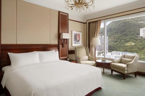 Staycation Offer - Deluxe King Room with Peak View and HKD 1000 Hotel Credit