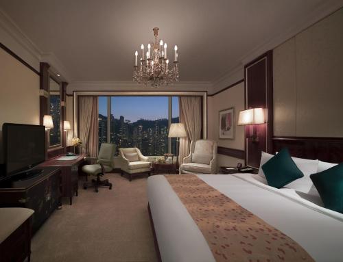 Staycation Offer - Deluxe King Room with Peak View and HKD 1000 Hotel Credit