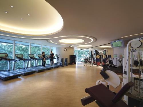 Staycation Offer - Deluxe King Room with Peak View and HKD 1000 Hotel Credit