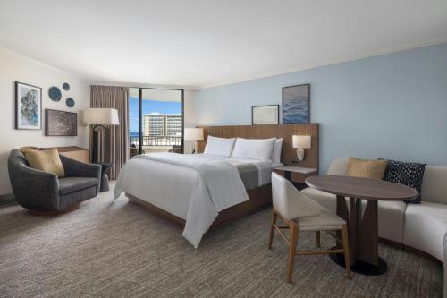 Newly Renovated Tower Partial Ocean View, Larger Guest room, 1 King