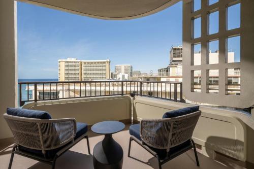 Newly Renovated Tower Partial Ocean View, Larger Guest room, 1 King