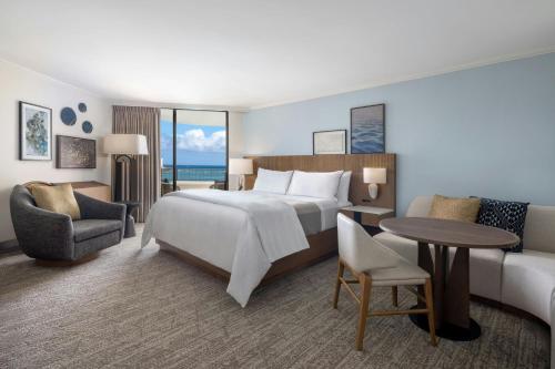 Newly Renovated Tower Ocean View, Larger Guest room, 1 King, Ocean view