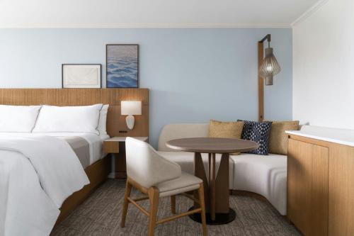 Newly Renovated Tower Premier Ocean View, Larger Guest room, 1 King