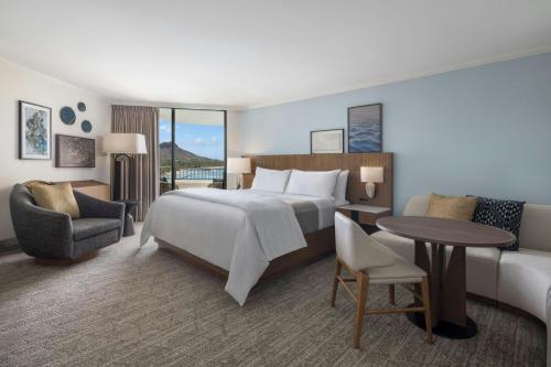 Newly Renovated Tower Premier Ocean View, Larger Guest room, 1 King