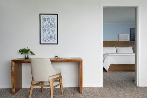 Newly Renovated Tower Premier Ocean Suite, 1 Bedroom Suite, Oceanfront
