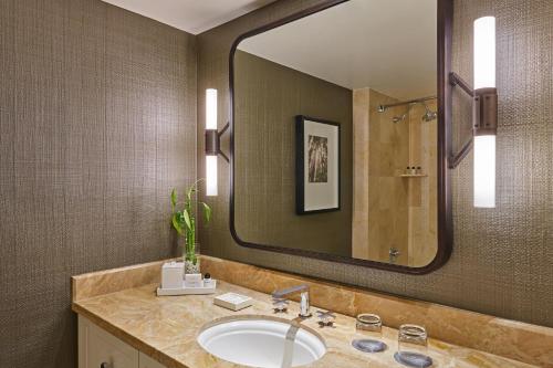Grand Deluxe, Guest room, 1 King