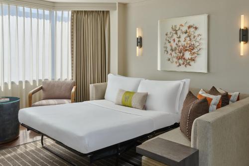 One-Bedroom Presidential King Suite with Skyline View