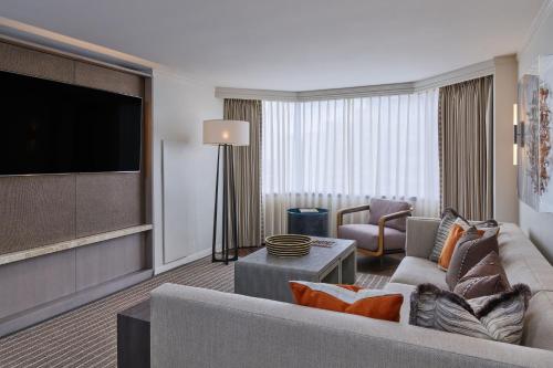 One-Bedroom Presidential King Suite with Skyline View