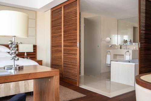 Skyline Deluxe Room 