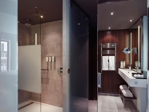 Deluxe King Room with Pool View