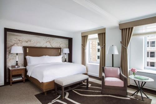 Avenue View room, 1 King Bed