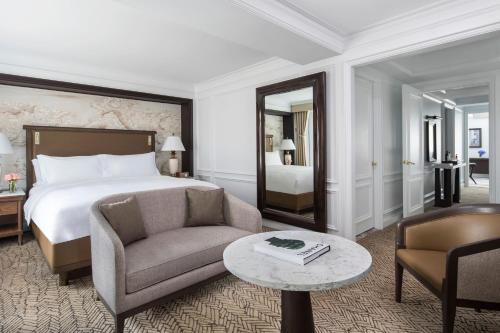 Avenue View Suite with Club Lounge Access